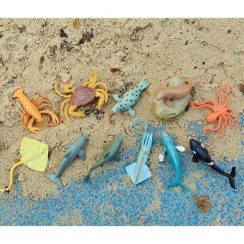 11 large plastic aquatic play figures featuring popular sea creatures