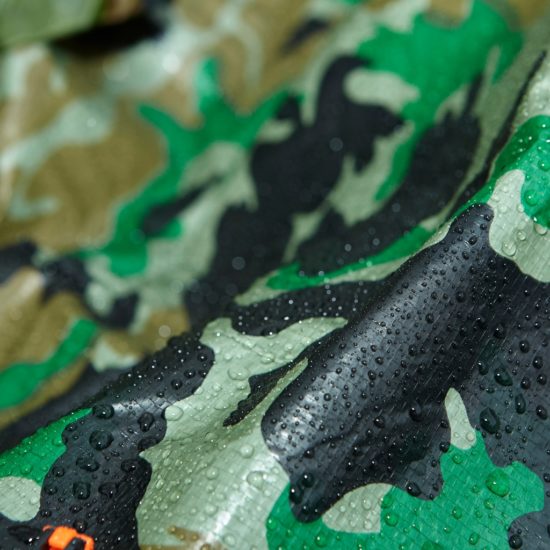 Weatherproof and durable, this camouflage tarpaulin measures 2.5m x 3m