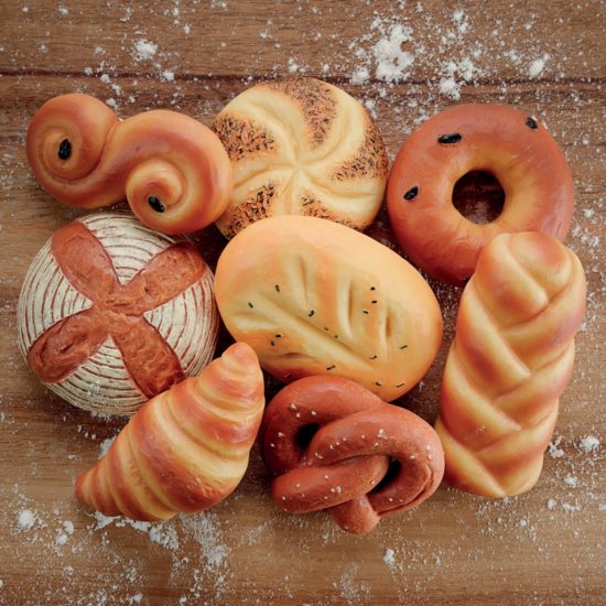 Set of 8 breads made of stone and resin