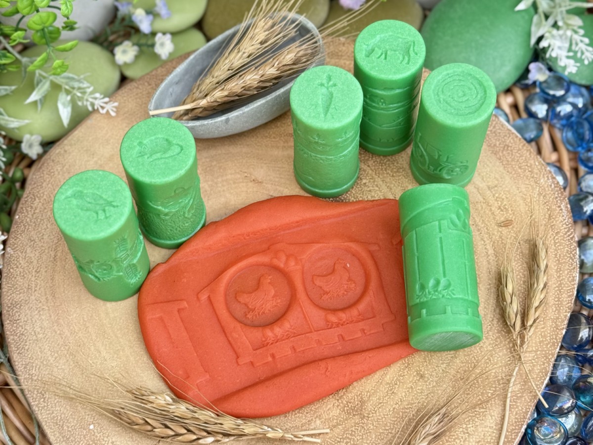 let's roll farm set of 6 green rollers with hen house pattern rolled on orange dough