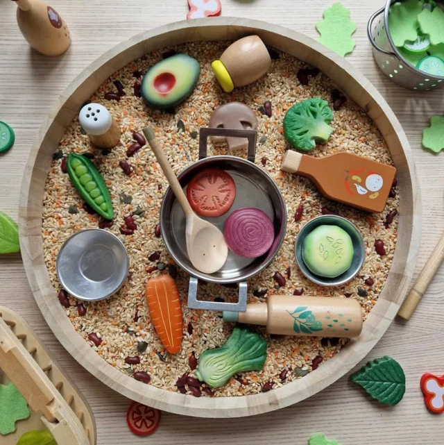 We’re absolutely loving this Ratatouille-inspired sensory tray by • @jacotteetsuzette ~ 🍅

A beautifully creative setup that’s perfect for any little chef in the making — full of textures, colours, and opportunities for imaginative play.

Sensory play that’s almost good enough to eat!

#sensoryplay #invitationtoplay #yellowdooreducation #yellowdoorplay #toddleractivities #handsonlearning #playmatters #earlylearningthroughplay #sensorytray #littlechefs