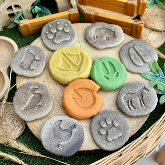 Exploring farm footprints is a great way to spark curiosity and storytelling.

There are always plenty of animals to see down on the farm, but sometimes the real adventure begins when you follow their footprints to find them! 🐾 

#earlyyears #farmtheme #learningthroughplay #yellowdooreducation #yellowdoorplay #outdoorlearning #sensoryplay #toddleractivities #eyfsideas #invitationtoplay