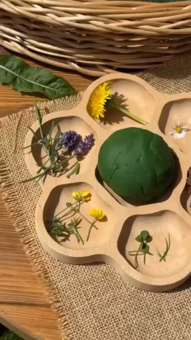 Our Natural Flower Tray is ideal for collecting and displaying nature’s treasures - perfect for inspiring creative dough play! This versatile tray brings the outdoors in, encouraging hands-on exploration and adding a beautiful, natural element to early learning experiences.

#natureplay #flowertray #sensoryplay #creativeexploration #naturallearning #doughplay #outdoortoindoor #eyfsinspiration #yellowdooreducation #yellowdoorplay