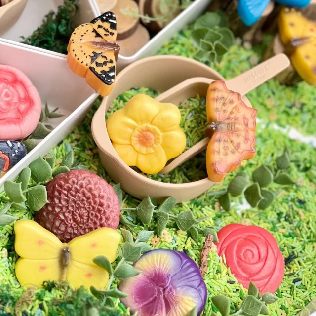🦋🍃 Butterflies 🍃🦋

There’s something so grounding about nature-inspired play—watching children trace the wings, sort by colour, or quietly match each one as they imagine life in the garden. Slow, mindful moments like these remind us how powerful simple play can be.

#butterflyday  #natureplay  #sensoryplay  #LearningThroughPlay #yellowdooreducation #yellowdoorplay #outdoorlearning